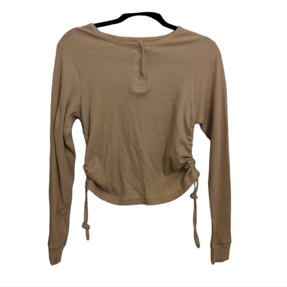 Beige cropped henley nwot